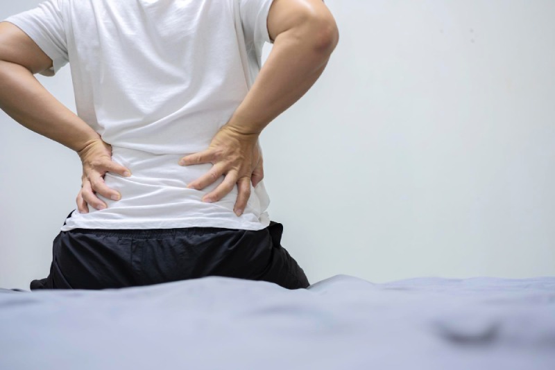 ภาพกราฟิกอธิบายอาการปวดกระดูกจากการฉีด G-CSF ในผู้ป่วยมะเร็ง พร้อมวิธีบรรเทาอาการ และสาเหตุการเกิด