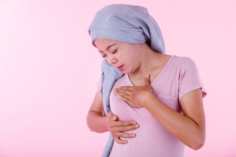 ภาพอธิบายมะเร็งเต้านมระยะที่ 4 ชนิด HER2 บวก และการรักษาด้วยยาจำเพาะ Targeted Therapy เพื่อควบคุมโรคระยะยาว